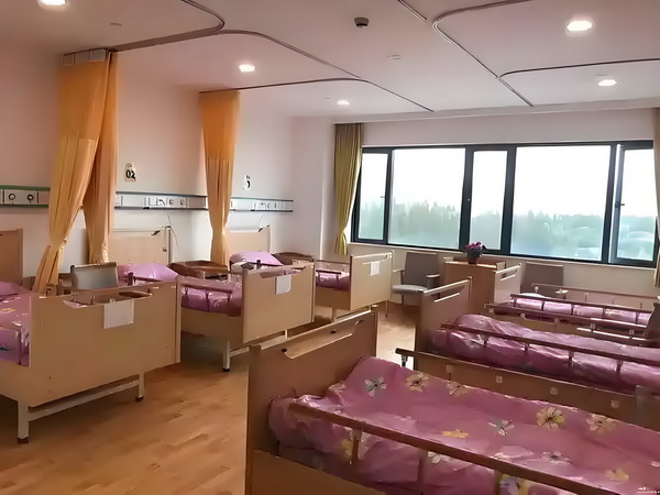 深圳福田区入户条件_2025暑期档总票房破45亿 2025暑像旁录母亲孩子在一