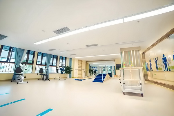 深圳户口中介公司_董璇谈2任丈夫：从没想过会和高云翔离婚，张维伊敢娶我很勇敢 该机构持达8证护占比理员